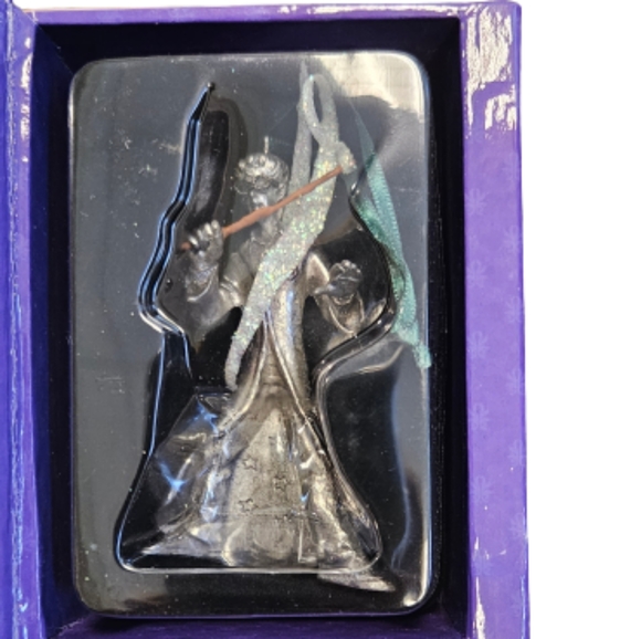 *NWOT Hallmark Harry Potter Chooses a Wand Pewter Keepsake Ornament - Picture 3 of 4